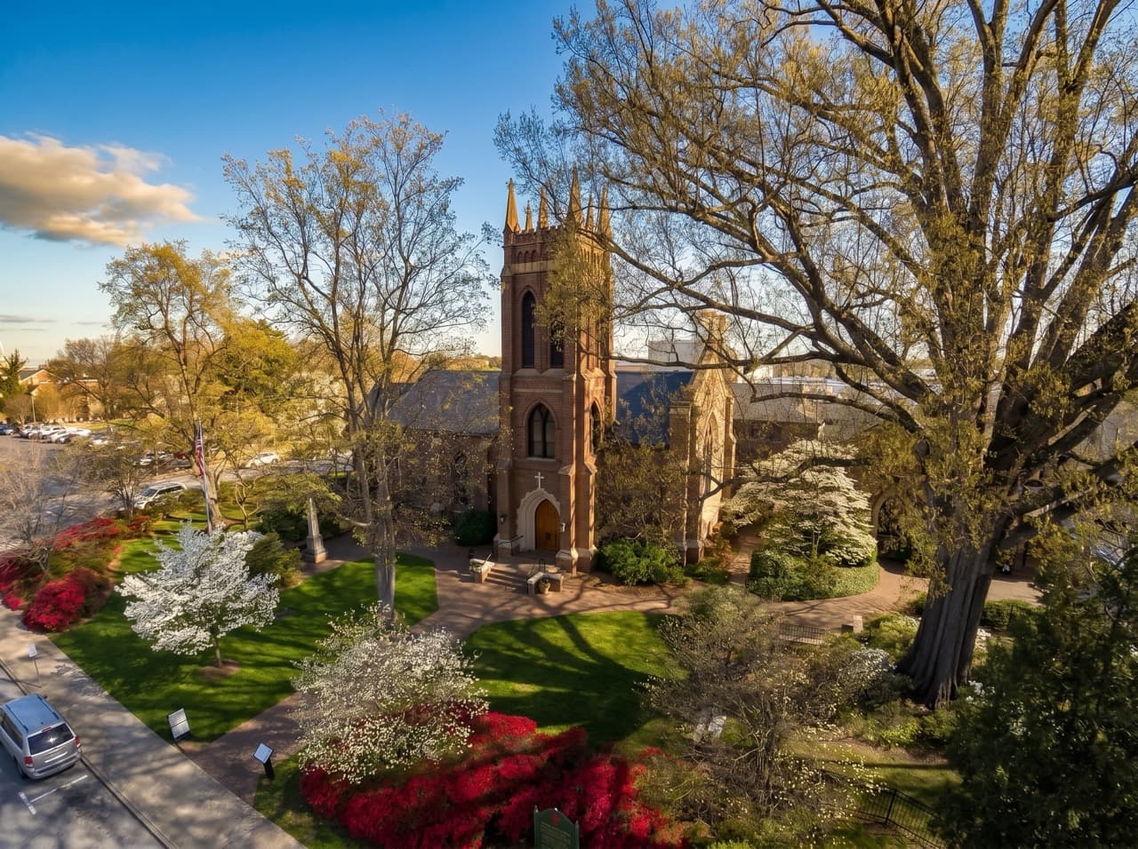 The front entrance of St. Luke's Episcopal Church